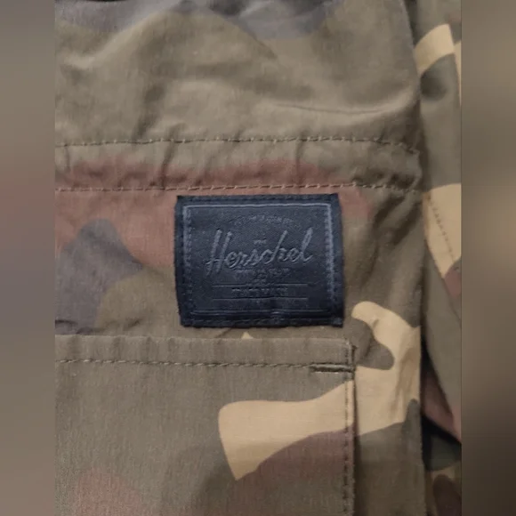 MEN'S Herschel Supply Co. Field Woodland Camo Rain Jacket size MEDIUM - Picture 2 of 12
